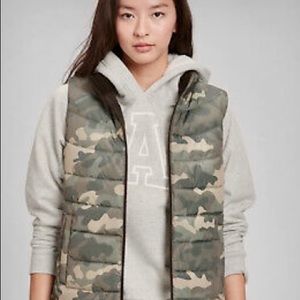 NWT: GAP Cold Control/Water Resistant Puffer Vest, Camo, Size M